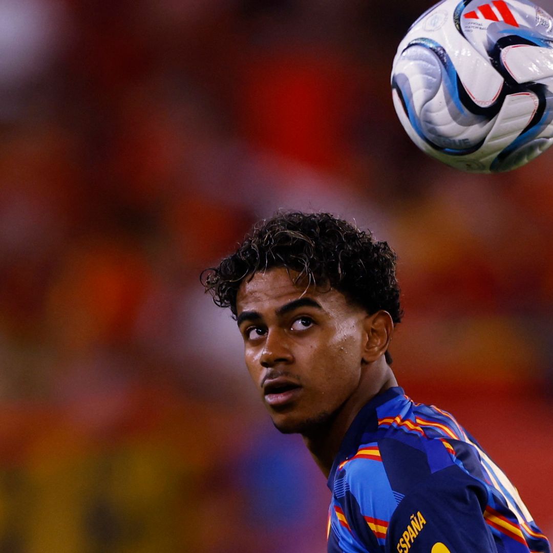 Lamine Yamal durante un partido de la selección de España